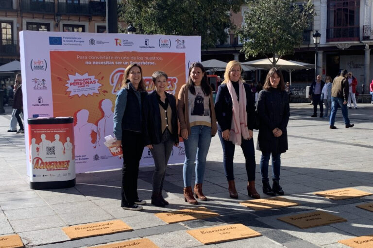 Toledo se cubre con felpudos con motivo del lanzamiento de la campaña Acogedores